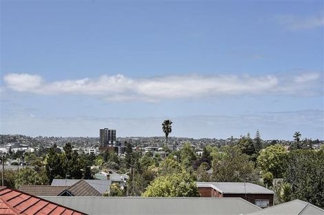 Photo of property in 10 Rewa Street, New Lynn, Auckland, 0600