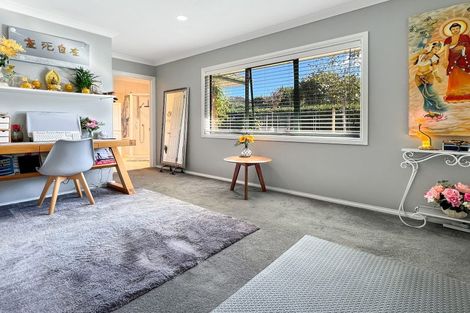 Photo of property in 15 Ina Ville Drive, Pukekohe, 2120