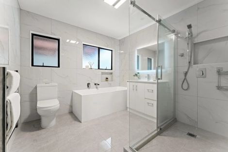 Photo of property in 2/1b Eugenia Rise, Totara Heights, Auckland, 2105