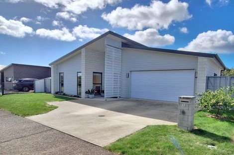 Photo of property in 19 Awataha Crescent, Pyes Pa, Tauranga, 3110