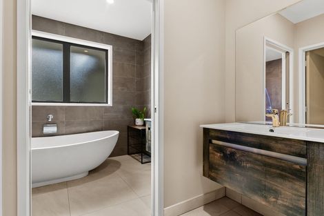 Photo of property in 2d Country Club Lane, Waiuku, 2123