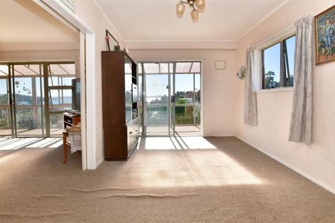 Photo of property in 8 Kathy Terrace, Stanmore Bay, Whangaparaoa, 0932