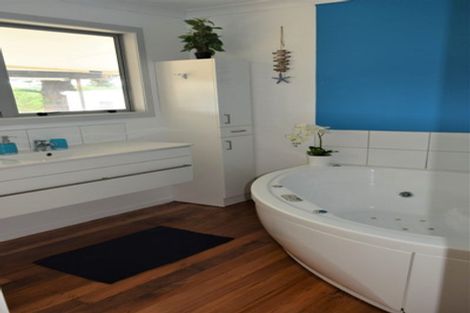 Photo of property in 49 Kai Iwi Lakes Road, Omamari, Dargaville, 0373