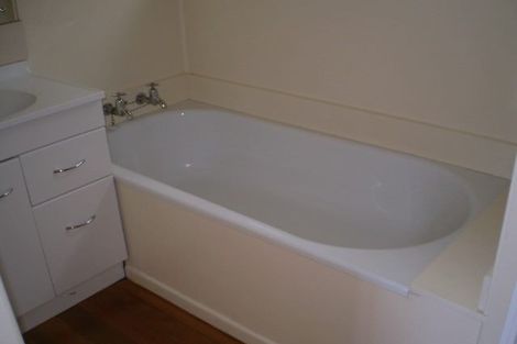 Photo of property in 1/1 Nea Place, Hillcrest, Auckland, 0627