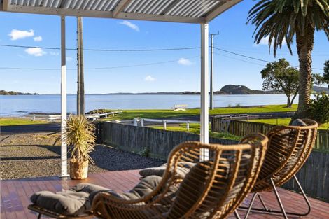 Photo of property in 25 Kawakawa Bay Coast Road, Kawakawa Bay, Papakura, 2585