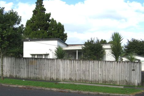 Photo of property in 8 Matipo Road, Te Atatu Peninsula, Auckland, 0610