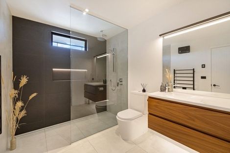 Photo of property in 6 Shepherd Road, Jacks Point, Queenstown, 9371