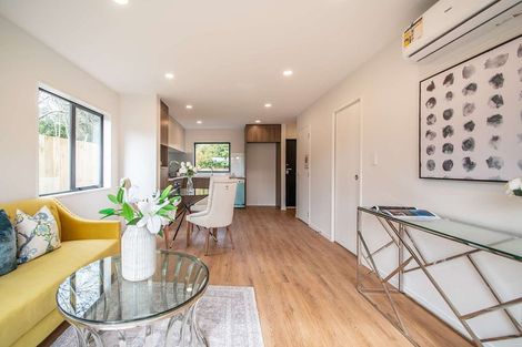 Photo of property in 2/34 Edmonton Road, Henderson, Auckland, 0612