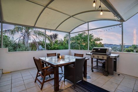 Photo of property in 4 Melandra Road, Stanmore Bay, Whangaparaoa, 0932