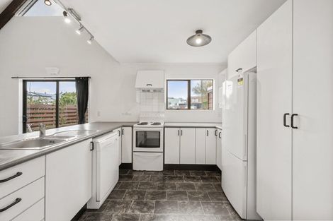 Photo of property in 27a Kingsbridge Place, Newlands, Wellington, 6037