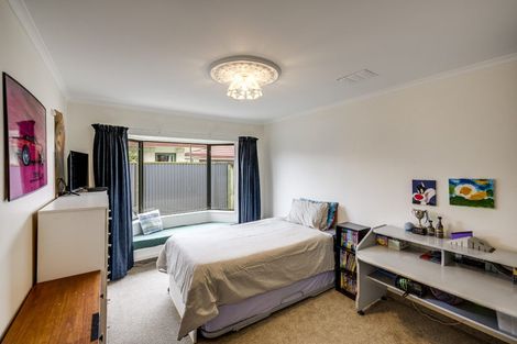 Photo of property in 10 Knightsbridge Place, Taradale, Napier, 4112