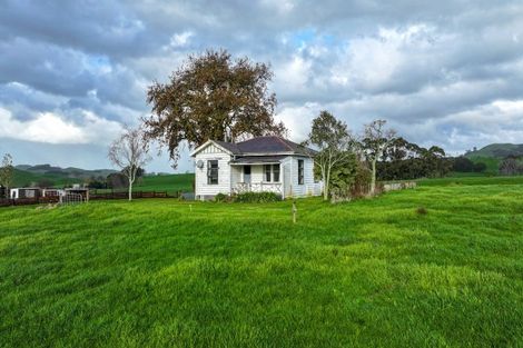Photo of property in 8 Old Barn Road, Waitakaruru, 3576