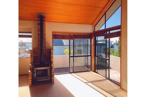 Photo of property in 1/9 Kiteroa Terrace, Rothesay Bay, Auckland, 0630