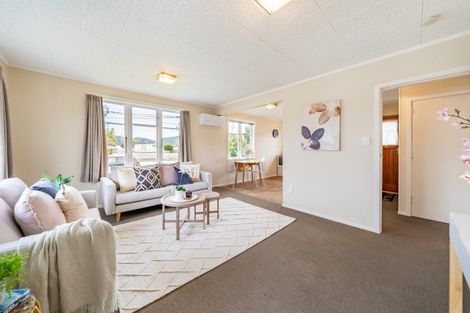 Photo of property in 1/6 Oxford Crescent, Ebdentown, Upper Hutt, 5018