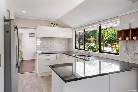 Photo of property in 16 Mako Street, West Harbour, Auckland, 0618