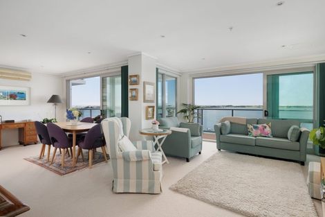 Photo of property in 72 Devonport Road, Tauranga, 3110