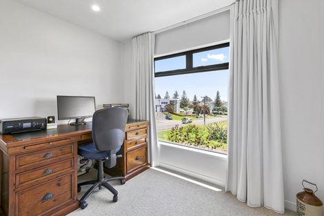 Photo of property in 9 Bayly Road, Moturoa, New Plymouth, 4310