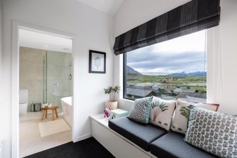 Photo of property in 27 Rannoch Drive, Jacks Point, Queenstown, 9371