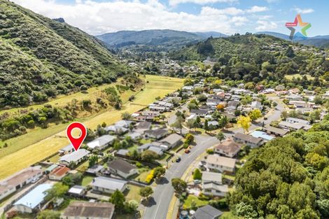 Photo of property in 25 Larchmont Grove, Totara Park, Upper Hutt, 5018