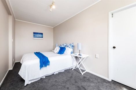 Photo of property in 13 Chrome Place, Henderson, Auckland, 0612
