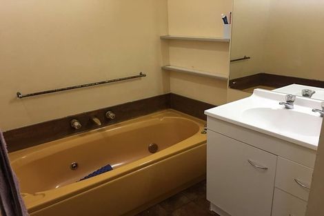 Photo of property in 180 Old Wairoa Road, Papakura, 2110