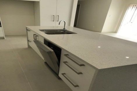 Photo of property in 35 Riverglade Parkway, Te Atatu South, Auckland, 0610