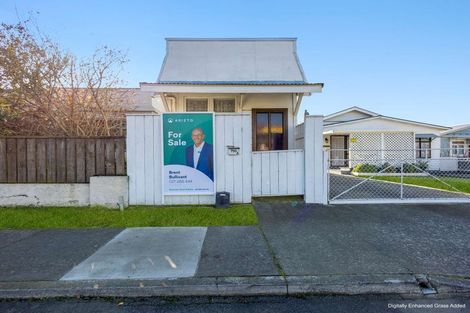 Photo of property in 710 Heretaunga Street East, Parkvale, Hastings, 4122