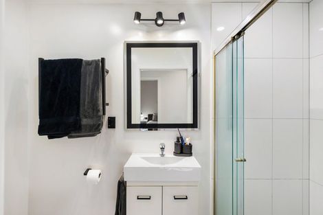 Photo of property in Las Olas De Cuba, 1/35 Torrens Terrace, Mount Cook, Wellington, 6011