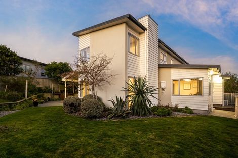 Photo of property in 6 Sumner Terrace, Aotea, Porirua, 5024