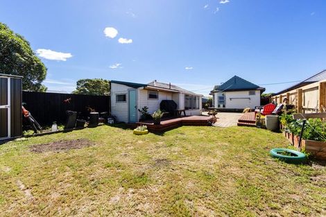 Photo of property in 281 Marine Parade, New Brighton, Christchurch, 8061
