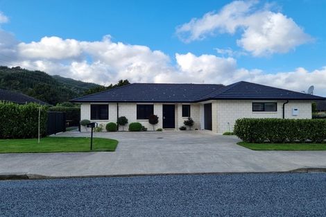 Photo of property in 84 Riverstone Drive, Riverstone Terraces, Upper Hutt, 5018