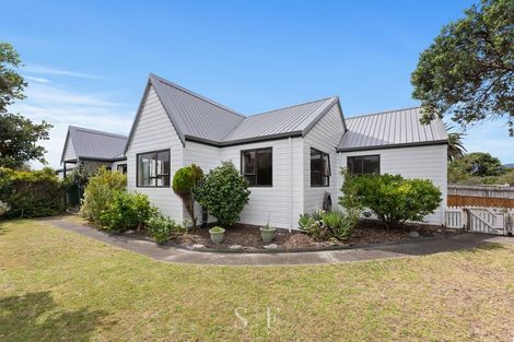 Photo of property in 33 Olive Terrace, Paraparaumu Beach, Paraparaumu, 5032