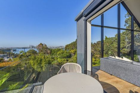 Photo of property in 22 Bridge View Road, Birkenhead, Auckland, 0626