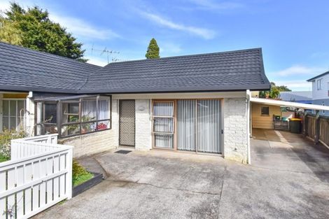 Photo of property in 2/12 Grove Road, Papakura, 2110