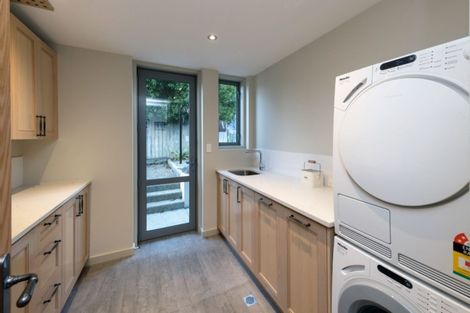 Photo of property in 28 Kennedy Crescent, Wanaka, 9305