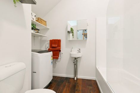 Photo of property in Courtenay Mews Apartments, 3/14 Alpha Street, Te Aro, Wellington, 6011
