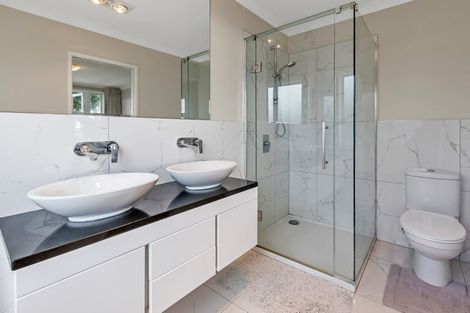 Photo of property in 22 Karoro Road, One Tree Point, 0118