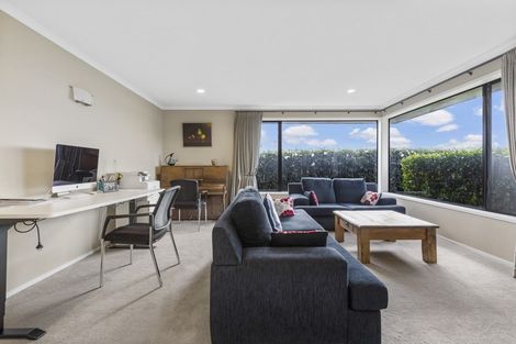 Photo of property in 15 Parkwood Place, Huntington, Hamilton, 3210