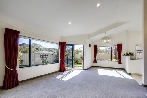 Photo of property in 35 Beaufort Place, Taradale, Napier, 4112