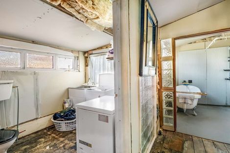 Photo of property in 19 Milne Street, Hunterville, 4730