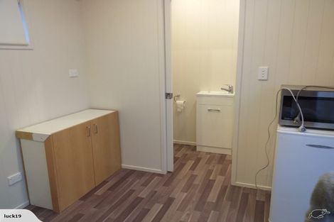 Photo of property in 28 Golf Road, New Lynn, Auckland, 0600