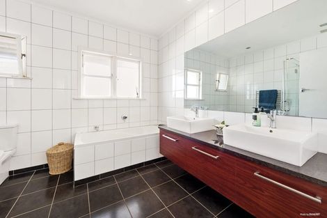Photo of property in 52 Sturges Road, Henderson, Auckland, 0612