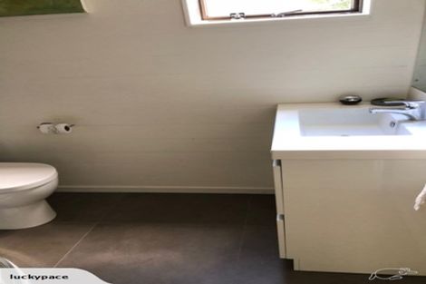 Photo of property in 2/99 Konini Road, Titirangi, Auckland, 0604