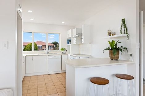 Photo of property in 88 Lakeside Drive, Orewa, 0931