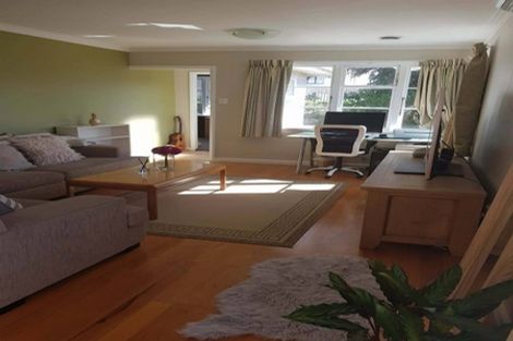 Photo of property in 15 Lyndfield Lane, Newlands, Wellington, 6037