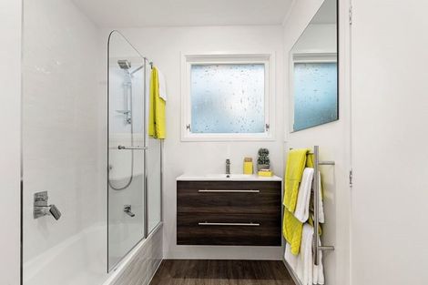 Photo of property in 27 Sunvue Road, Glen Eden, Auckland, 0602