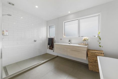 Photo of property in 12a Sycamore Grove, Lower Vogeltown, New Plymouth, 4310
