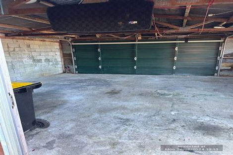 Photo of property in 10 Cheltenham Terrace, Newlands, Wellington, 6037