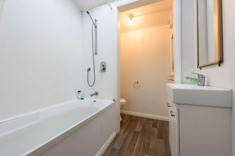 Photo of property in 6 Epsom Way, Karori, Wellington, 6012