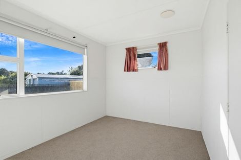Photo of property in 37 Kimberley Grove, Westbrook, Palmerston North, 4412